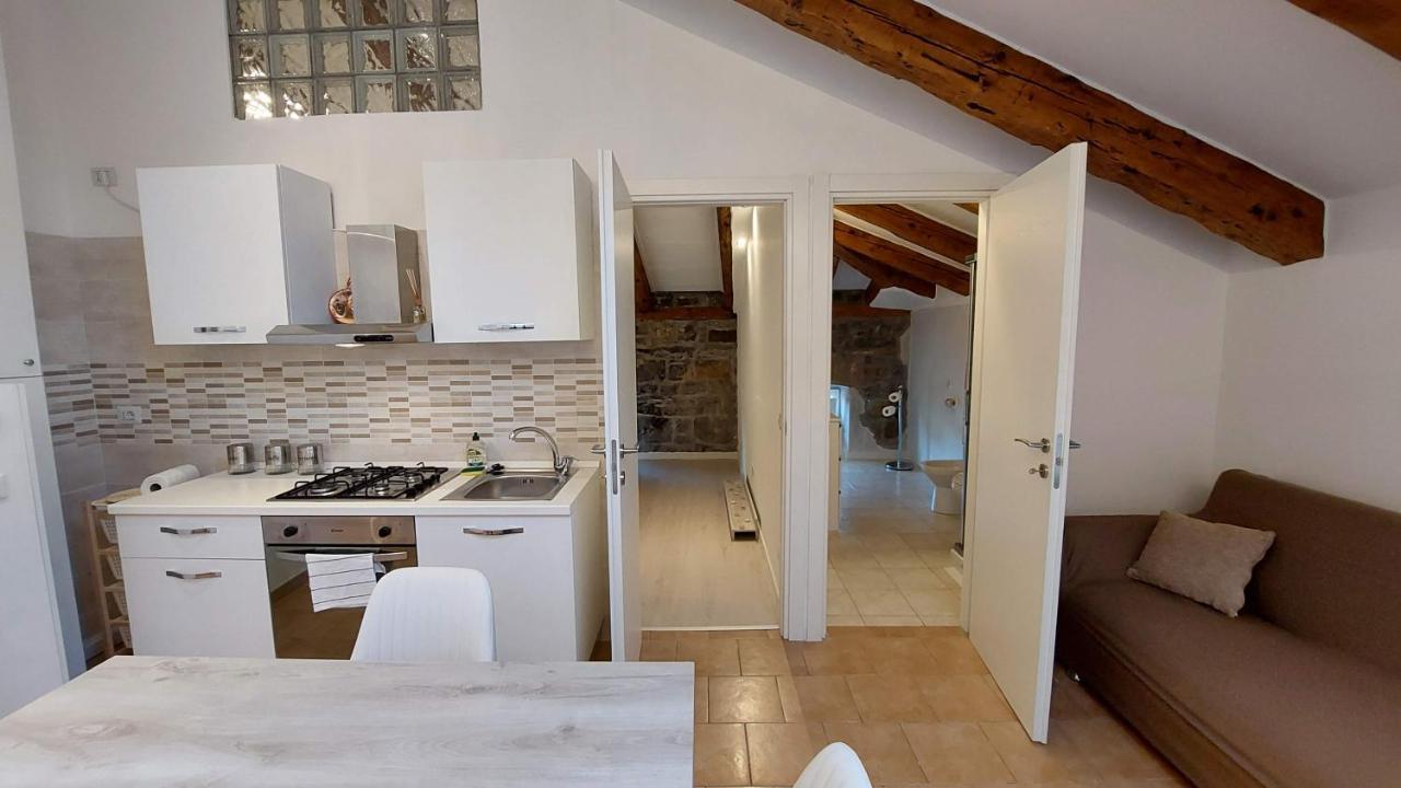 La Mansarda Di Rosy Appartement Triëst Buitenkant foto